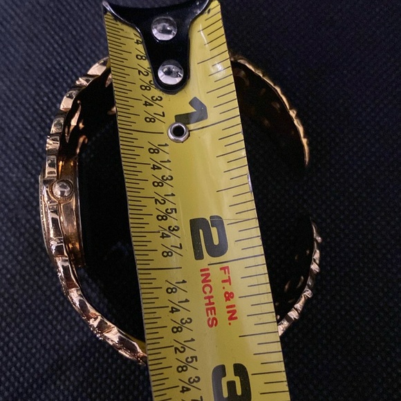 Vintage Accutime 2E12J Quartz Wrist Watch With Rhinestones shaped as a bangle - Picture 8 of 9